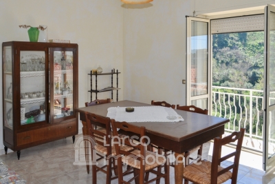  Soluzione Semi-Indipendente con Due Appartamenti e Garage 