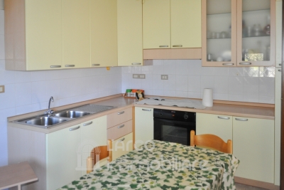  Soluzione Semi-Indipendente con Due Appartamenti e Garage 