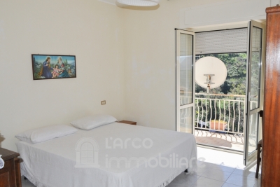  Soluzione Semi-Indipendente con Due Appartamenti e Garage 