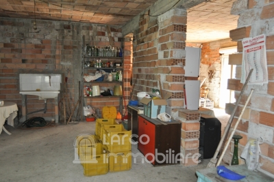  Soluzione Semi-Indipendente con Due Appartamenti e Garage 