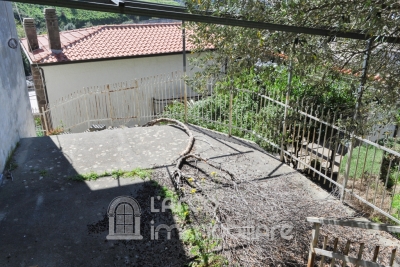 Soluzione Semi-Indipendente con Due Appartamenti e Garage 