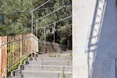  Soluzione Semi-Indipendente con Due Appartamenti e Garage 