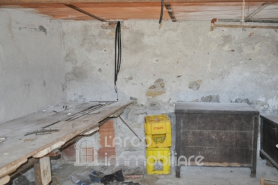  Soluzione Semi-Indipendente con Due Appartamenti e Garage 