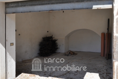  Soluzione Semi-Indipendente con Due Appartamenti e Garage 