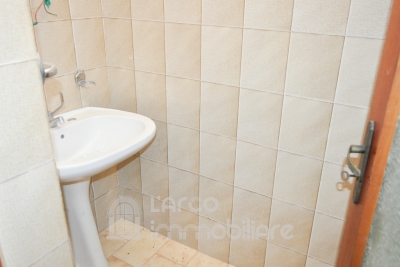 Spacious Commercial Property with Outdoor Area – Prime Tourist Location