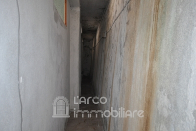 Spacious Commercial Property with Outdoor Area – Prime Tourist Location