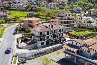 Splendida Villetta a Schiera su 4 Livelli con Vista Mare 
