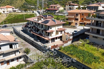 Splendida Villetta a Schiera su 4 Livelli con Vista Mare 