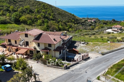 Splendida Villetta a Schiera su 4 Livelli con Vista Mare 