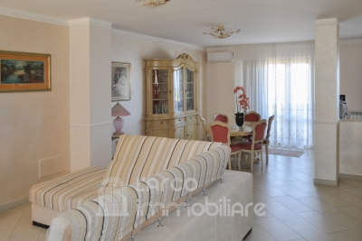 Splendida Villetta a Schiera su 4 Livelli con Vista Mare 