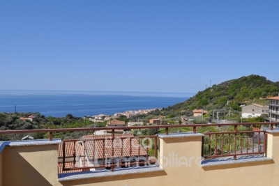 Splendida Villetta a Schiera su 4 Livelli con Vista Mare 