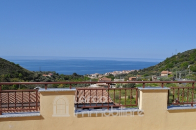 Splendida Villetta a Schiera su 4 Livelli con Vista Mare 