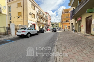 Locale commerciale in posizione strategica