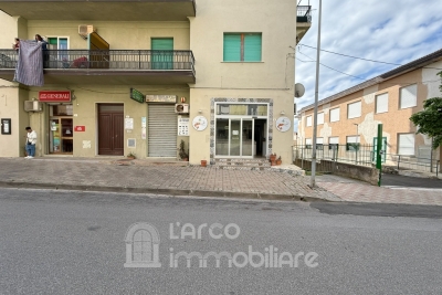Locale commerciale in posizione strategica