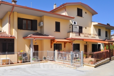 Villetta a Schiera Ristrutturata con Vista Mare e B&B Avviato – A 1,5 km da Diamante