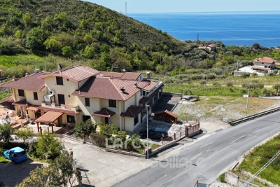 Villetta a Schiera Ristrutturata con Vista Mare e B&B Avviato – A 1,5 km da Diamante