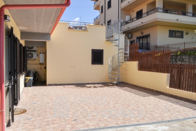 Villetta a Schiera Ristrutturata con Vista Mare e B&B Avviato – A 1,5 km da Diamante
