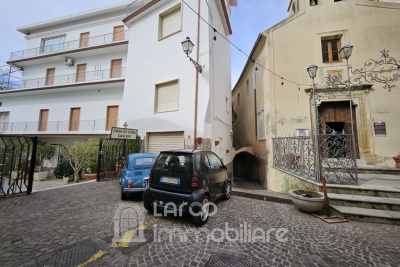 Elegante Proprietà Storica su Due Livelli nel Cuore di Belvedere