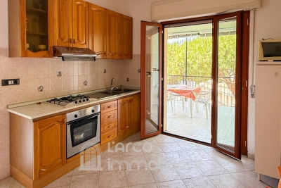 Trilocale a 300 mt dal mare con ampio terrazzo
