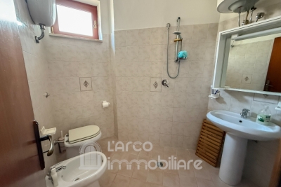 Trilocale a 300 mt dal mare con ampio terrazzo