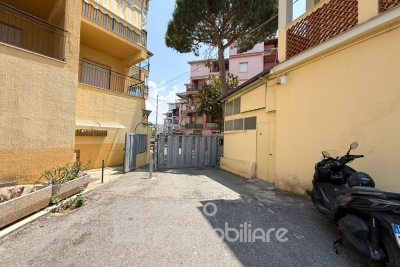 Trilocale a 300 mt dal mare con ampio terrazzo
