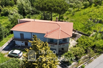 Detached house with sea view
