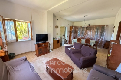 Detached house with sea view