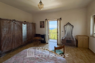 Detached house with sea view