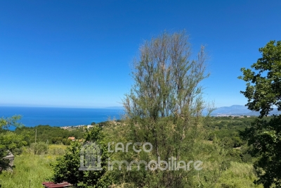 Detached house with sea view