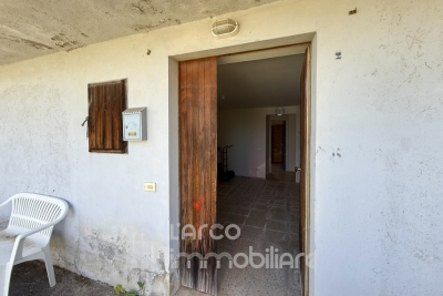 Detached house with sea view