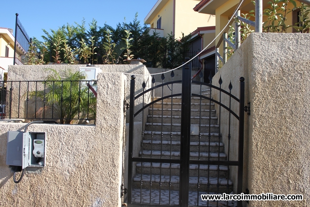 Newly built semi-detached house in a panoramic position