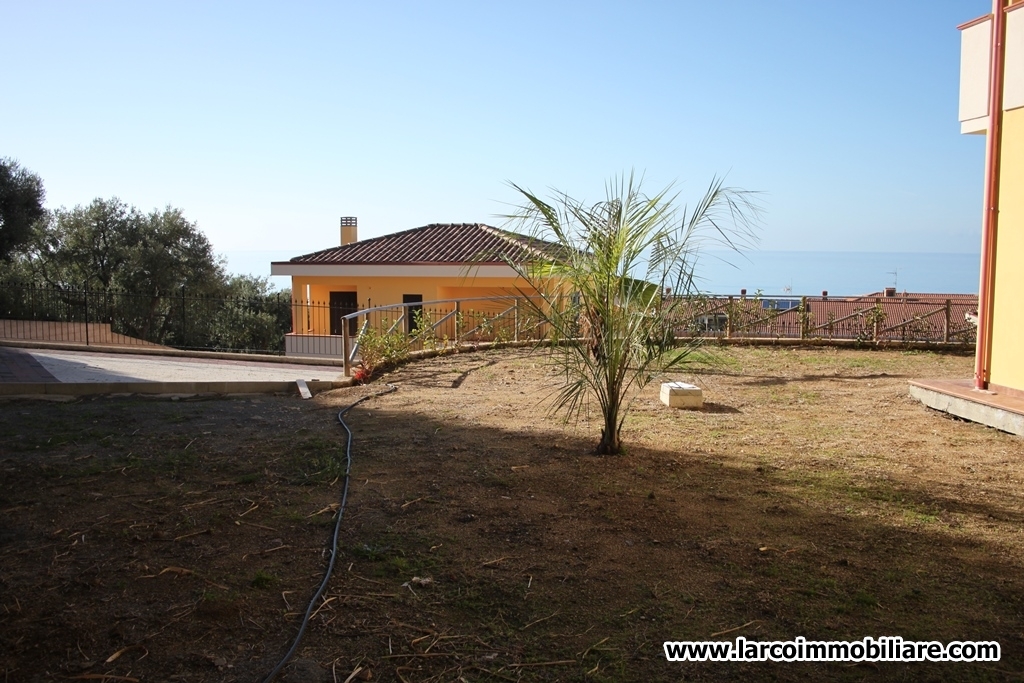 Newly built semi-detached house in a panoramic position