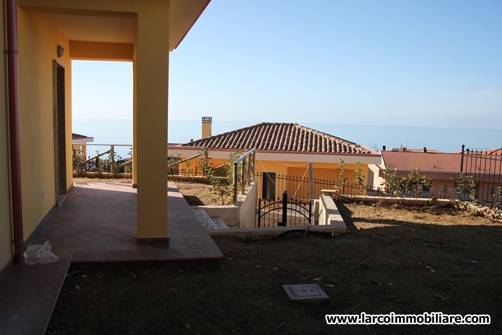 Newly built semi-detached house in a panoramic position